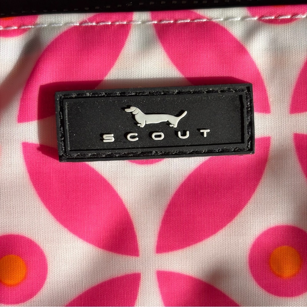 Scout by Bungalow Girls Night Out Wristlet Pink NWT - Picture 2 of 5